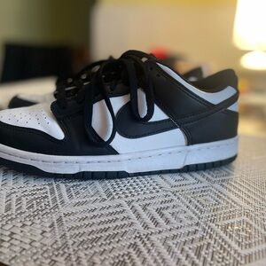 Panda Nike dunks size 6Y (women’s size 8)